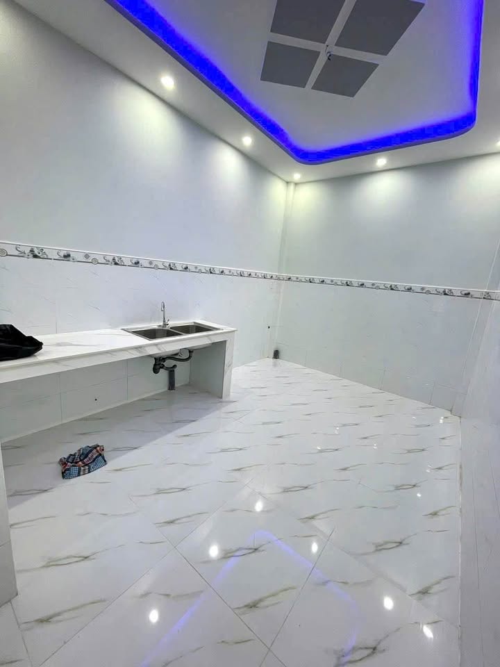 Nhà bán Phú Định, Quận 8, 39m² giá 2.2 tỷ - Hẻm xe hơi rộng rãi!