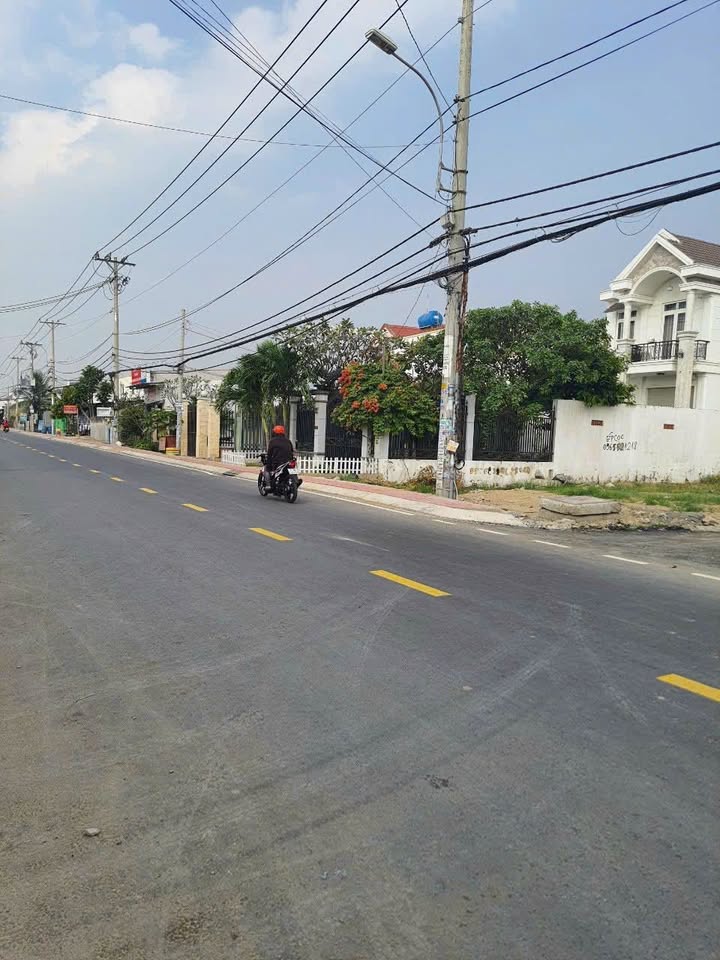 Nhà mặt tiền Dương Đình Cúc, Tân Nhựt 200m² giá 10.4 tỷ - Đầu tư sinh lời hấp dẫn!