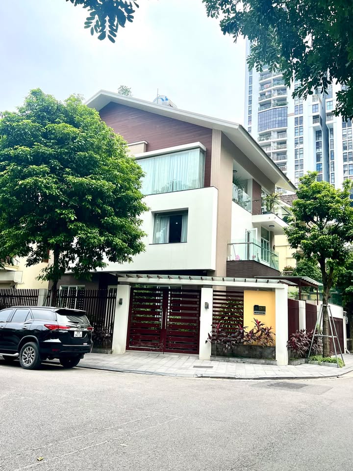 Biệt thự cho thuê tại Nguyễn Khuyến, 250m² giá thỏa thuận - Không gian sống lý tưởng!