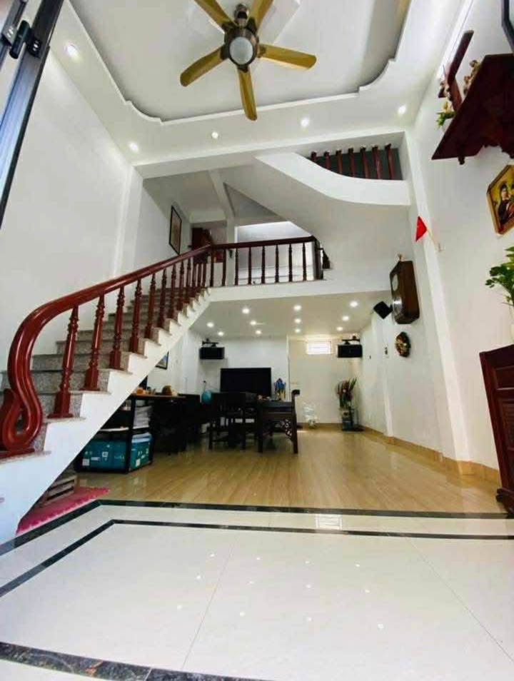 Bán nhà 3,5 tầng mặt đường 19/5, quận Nam Định - Giá chỉ 2.95 tỷ, sổ hồng chính chủ!