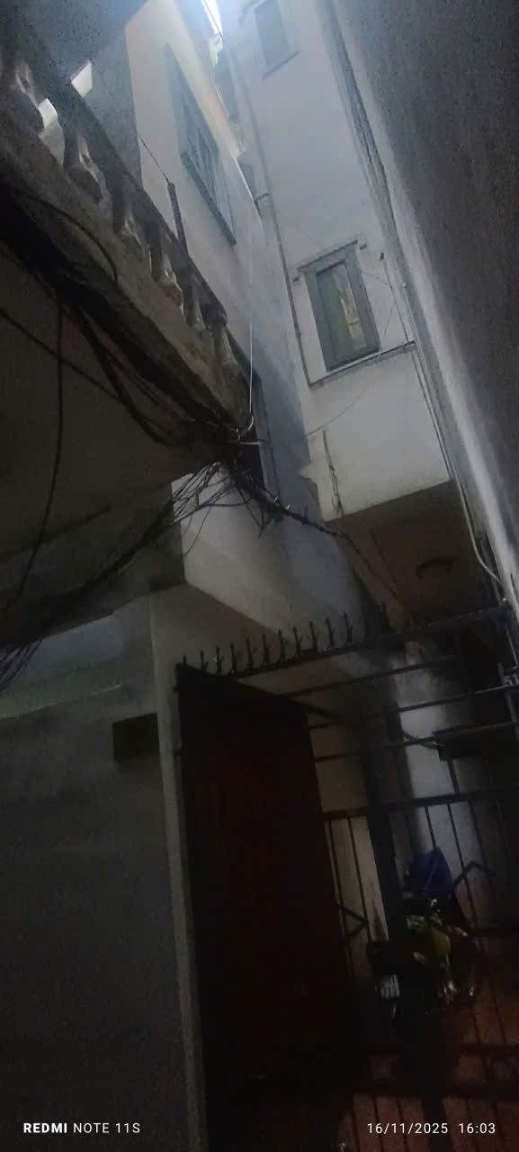 Nhà phố Đống Đa 48m² giá 11.9 tỷ - Gần ô tô, lô góc thông thoáng!