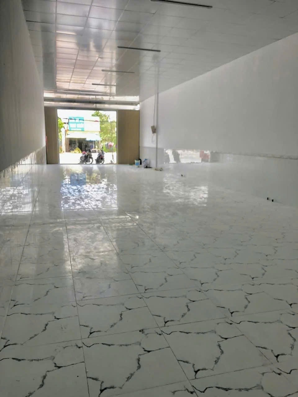 Nhà mặt tiền Hoàng Quốc Việt 204m² - Giá thuê 17 triệu/tháng, thích hợp kinh doanh!