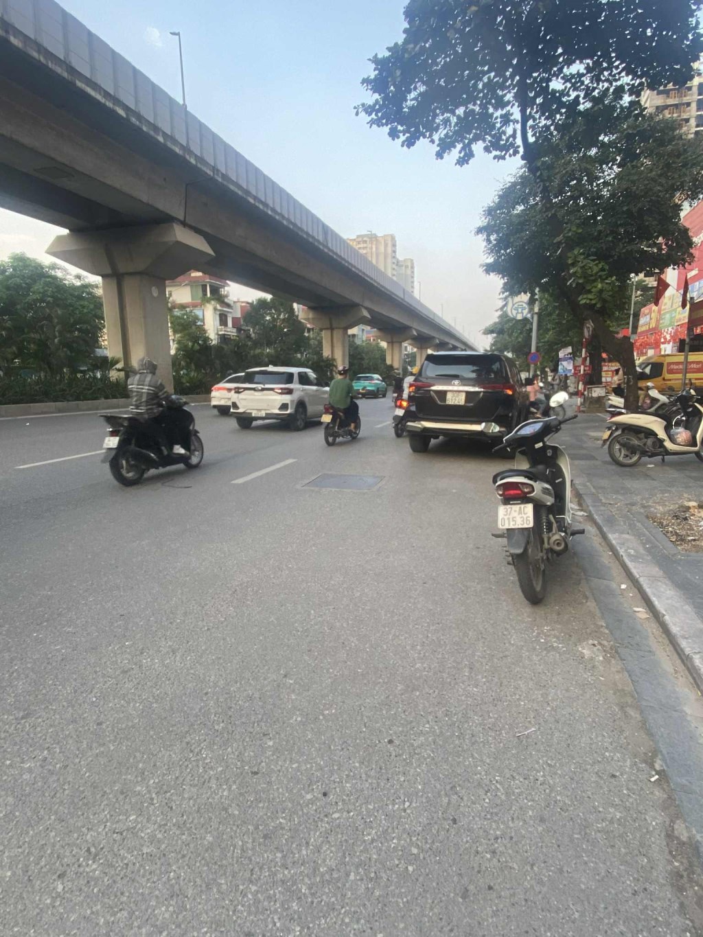 Nhà 7 Tầng Thang Máy Cầu Giấy 46m² chỉ 13 tỷ - Địa điểm vàng hiếm có!