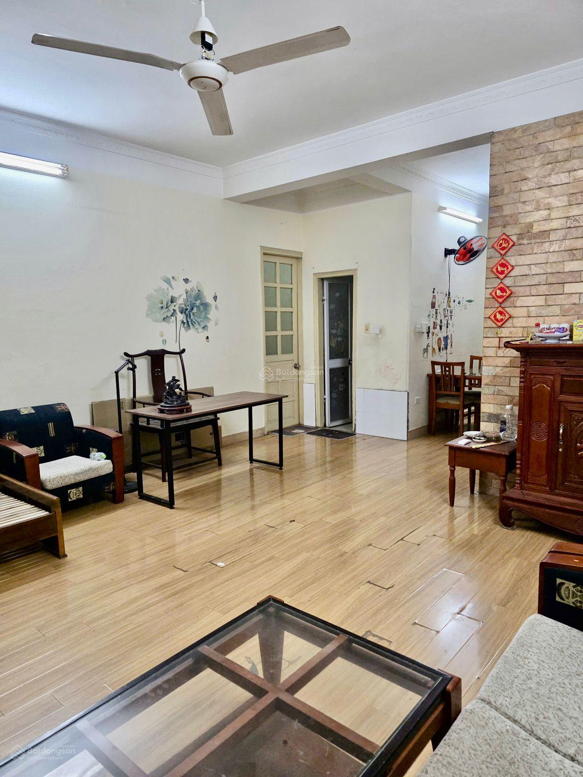 Căn hộ Tập Thể 130m² Võ Chí Công, Tây Hồ - Giá thuê 7,5 triệu, không gian sống lý tưởng!