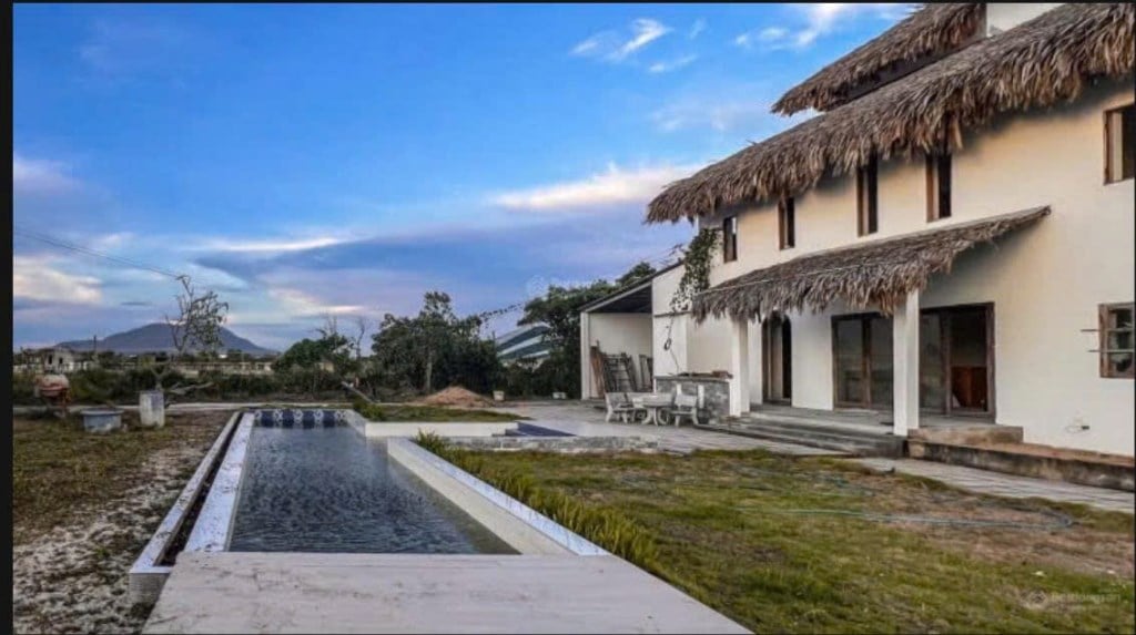 Bán đất biển Tân Thuận 8100m² giá 37 tỷ - Tặng nguyên khu villa 5 phòng ngủ