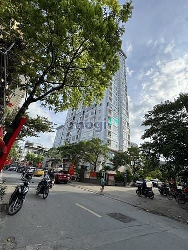 Nhà Phú Gia, Tây Hồ 334m² giá 59.8 tỷ - Đất hiếm, ô tô tránh!