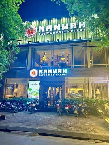 Nhà mặt phố Lạc Long Quân, Tây Hồ 300m² x 4 tầng - Giá 170 triệu/tháng