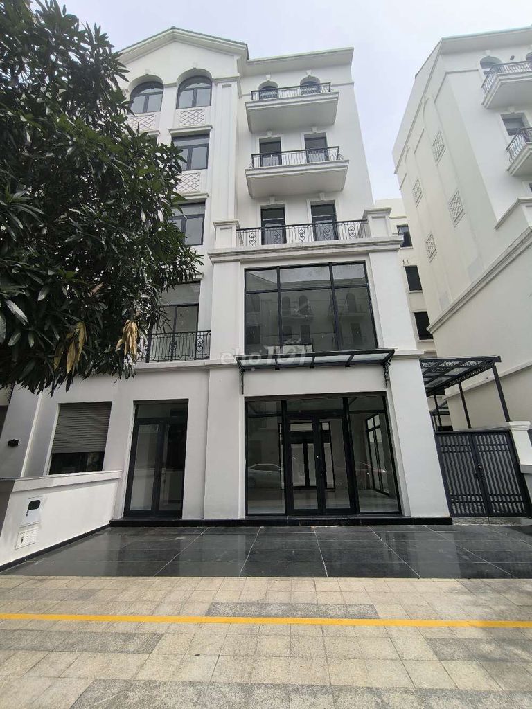 Cho thuê nhà phố Manhattan 126m² - Thang máy riêng, giá chỉ 35 triệu/tháng!