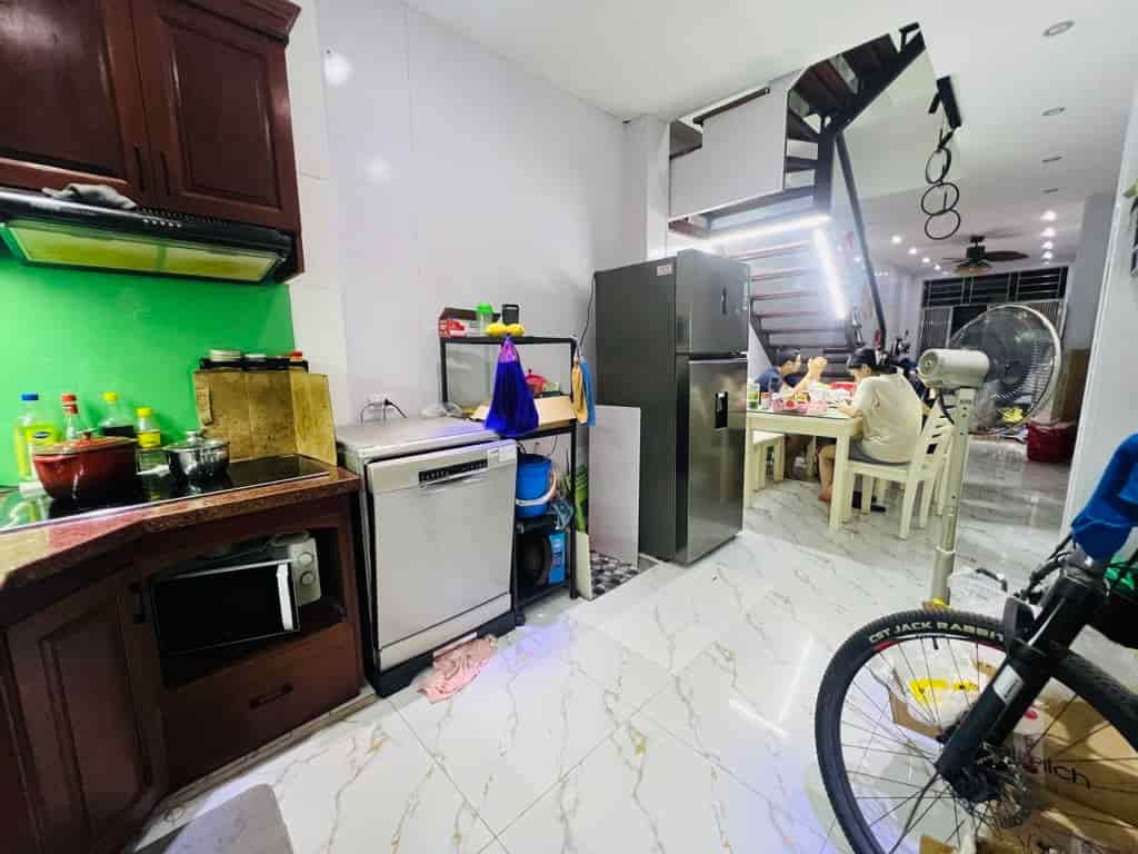 Nhà phố Thanh Xuân 35m² giá 7.4 tỷ - Gần trường, chợ, ô tô 10m