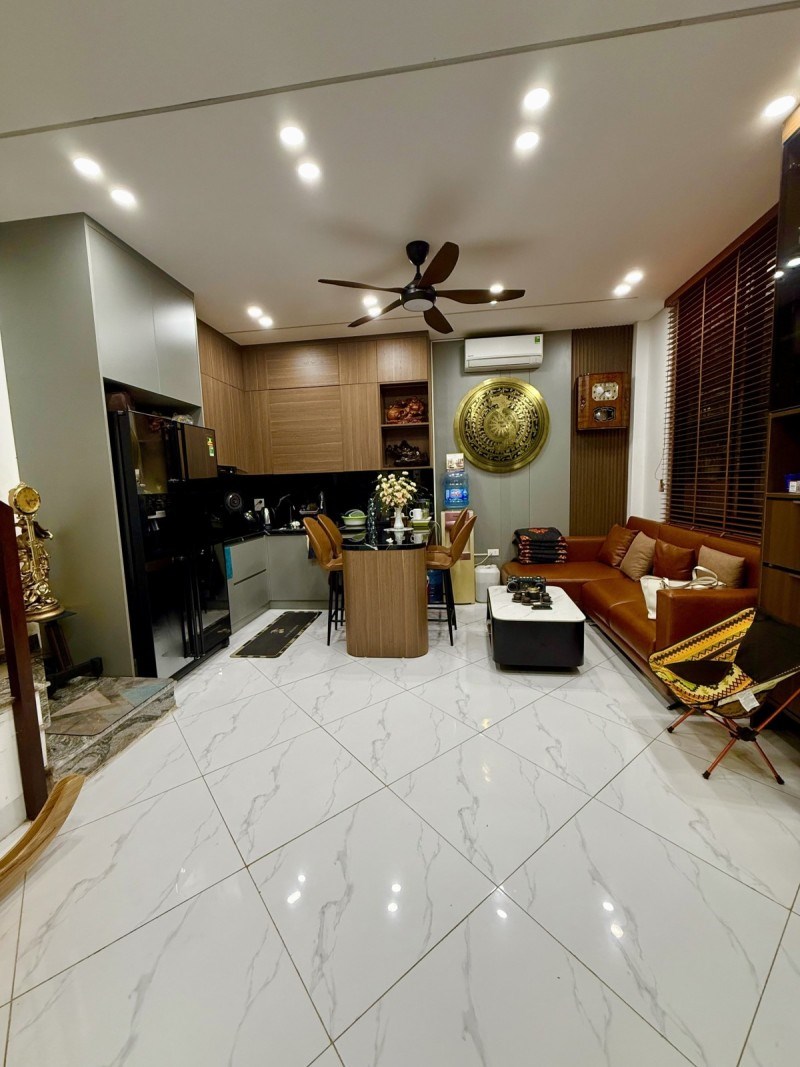 Bán nhà Ngọc Thụy, Long Biên 31m² giá 7.2 tỷ - Ô tô đỗ cổng, nhà đẹp như mới!