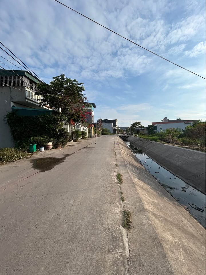 Đất nền khu 5 Hải Yên 100m² giá 1 tỷ - Đường to thông thoáng, thuận tiện di chuyển!