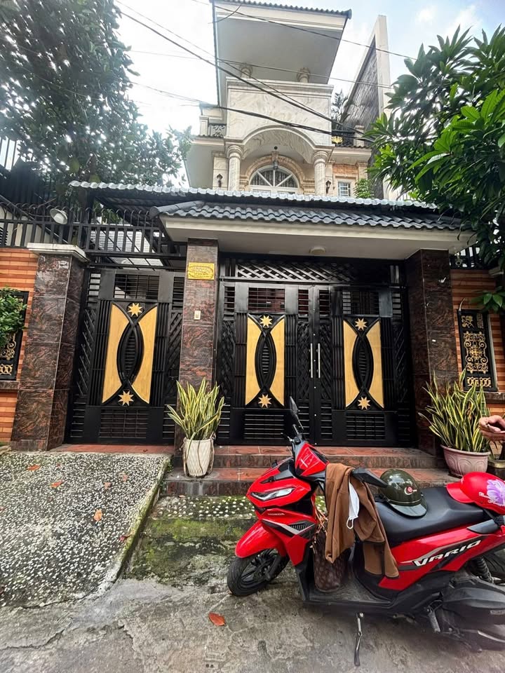 Biệt thự hẻm 288 Lê Văn Quới 186m² giá 17.9 tỷ - Không gian sống lý tưởng!