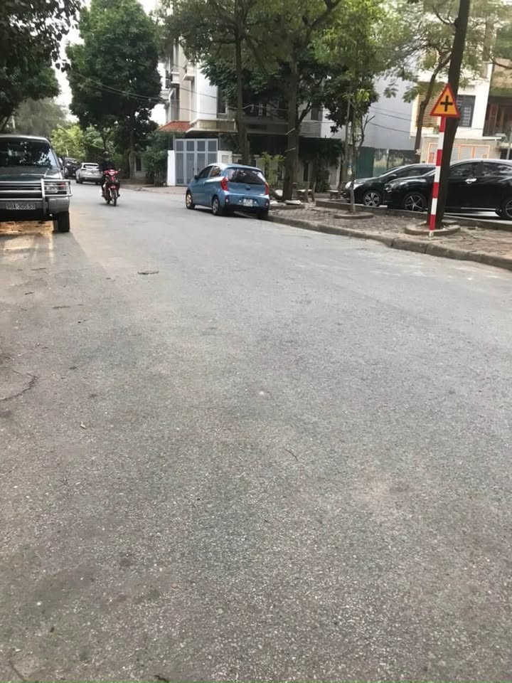 Đất nền Sài Đồng 300m² giá thỏa thuận - Đường rộng thoáng mát