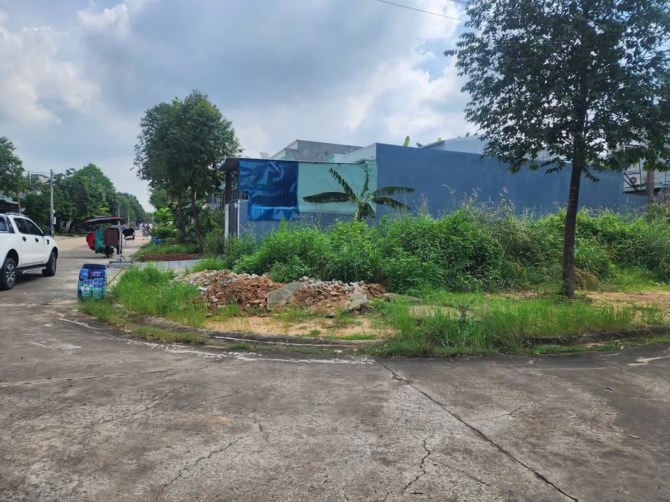 Đất lô góc Bến Cát 200m² giá 3.5 tỷ - Cơ hội đầu tư tuyệt vời!