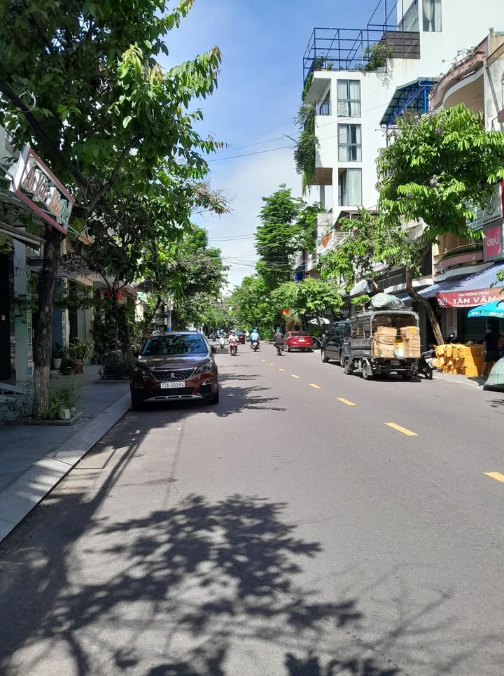 Nhà nguyên căn mặt tiền Diên Hồng, Quy Nhơn 90m² giá 13 triệu - Phù hợp làm văn phòng, spa!