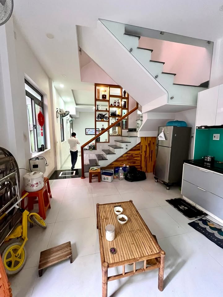 Nhà 3 tầng hẻm cạn đường Hải Cảng 52m² giá 4 tỷ - Hướng Đông, gần bờ hồ sinh thái