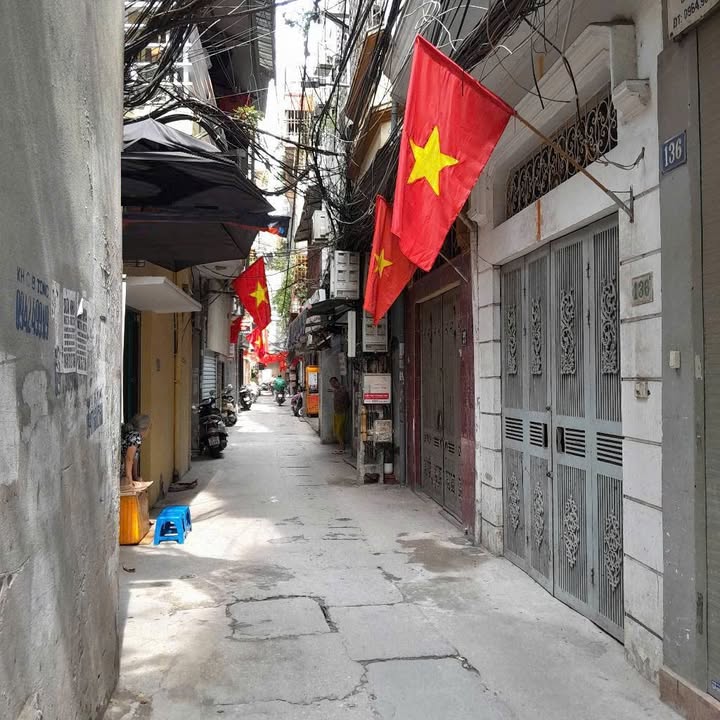 Đất Hoàng Hoa Thám Ba Đình 49.6m² giá 6.5 tỷ - Xây mới 5 tầng ngay!