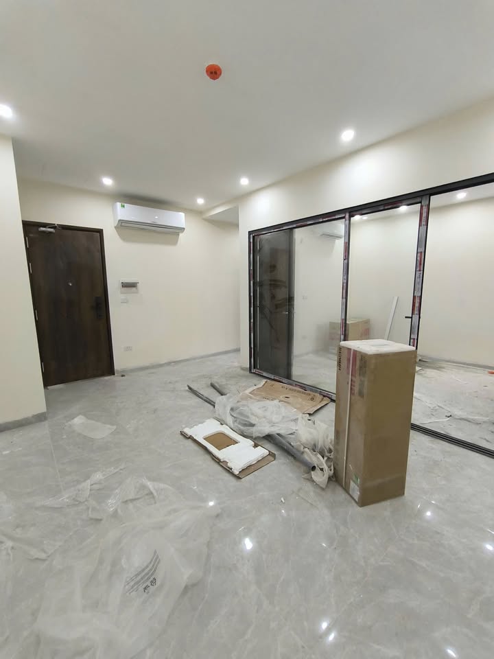 Căn hộ cho thuê Tòa CHDV Xuân La 300m² giá 200 triệu - Nội thất cao cấp, thoáng mát!