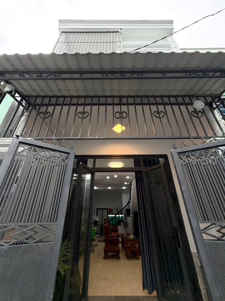 Nhà Phạm Văn Bạch, P15 Tân Bình 50m² giá 5.5 tỷ - Vị trí đắc địa, tiện ích đầy đủ!