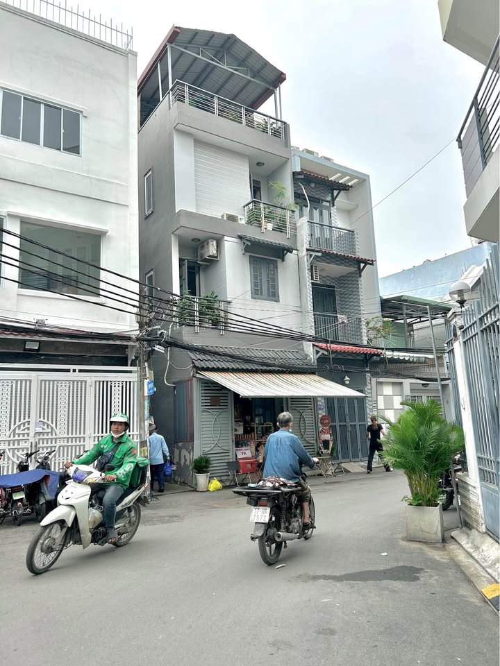 Nhà đẹp hẻm 95 Bế Văn Cấm, Quận 7, 72m² giá 12 tỷ - Khu dân cư an ninh!