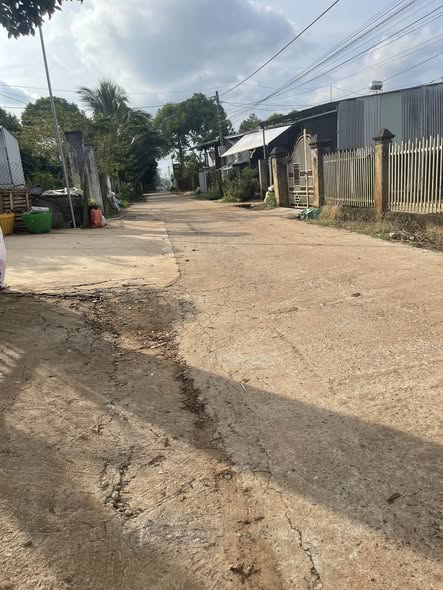 Nhà mặt tiền đường Nguyễn Tuân, Buôn Ma Thuột 279m² giá 3.65 tỷ - Đầu tư sinh lời tiềm năng!