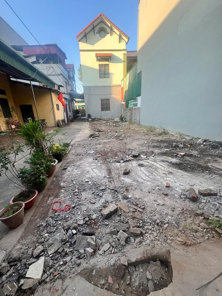 Đất nền trung tâm phố Tú Tháp - 70m² chỉ 2.4 tỷ - Cơ hội đầu tư tuyệt vời!