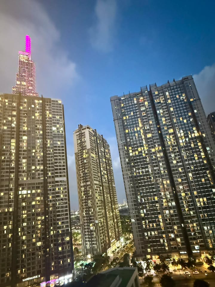 Căn hộ Vinhomes Central Park Bình Thạnh 82m² giá 9.9 tỷ - Sổ hồng chính chủ!