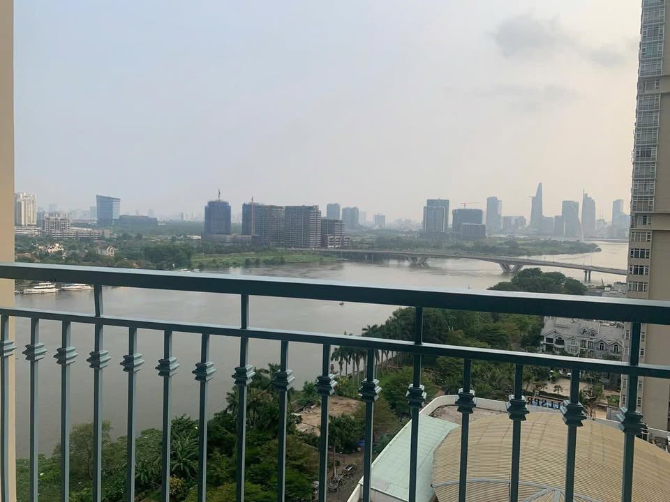 Căn hộ Vinhomes Central Park Bình Thạnh 115m² giá 17 tỷ - Full nội thất sang trọng!