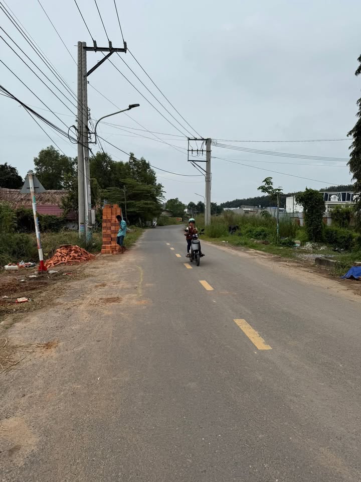 Đất nền Tân Định Bến Cát 180m² giá 1.4 tỷ - Vị trí đắc địa gần KCN Mỹ Phước 4!