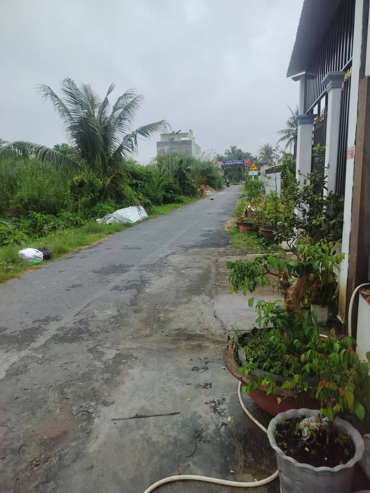 Bán nhà mặt tiền đường nhựa 5 tấn gần KCN Hòa Phú - Giá 1.1 tỷ thương lượng!