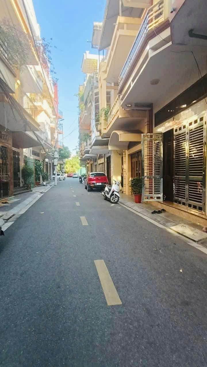 Nhà 2,5 tầng Nguyễn Trãi 62m² giá 3 tỷ - Vị trí đắc địa ngay ngã sáu!