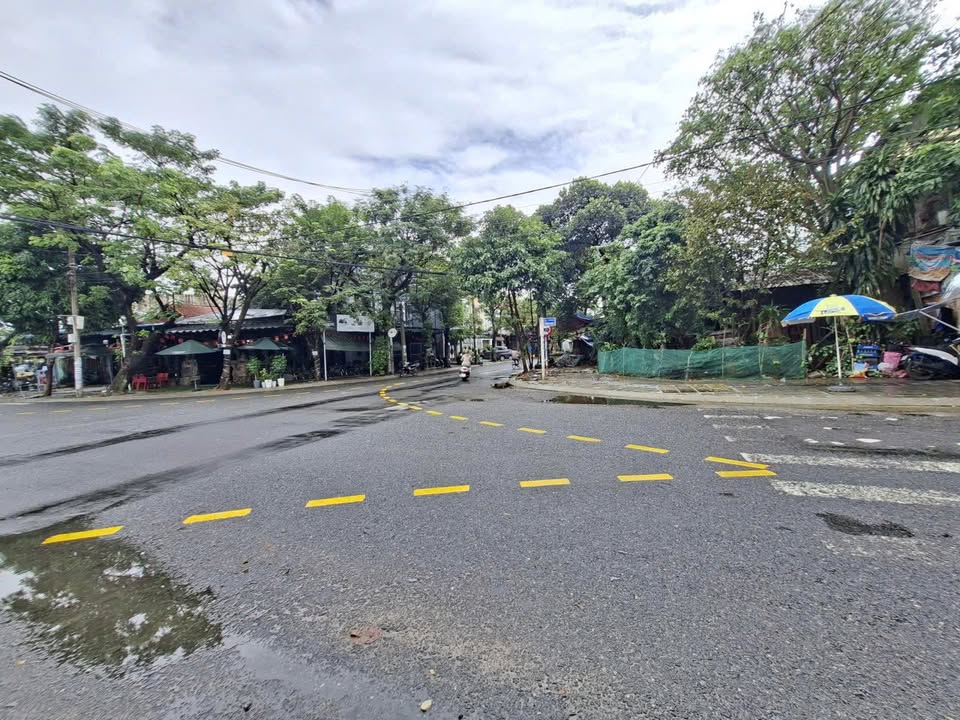 Bán Nhà 1 Mê Đổ Kiến Cố Mặt Tiền Đường Phùng Hưng 100m² Giá 8 Tỷ - Đầu Tư Sinh Lời!