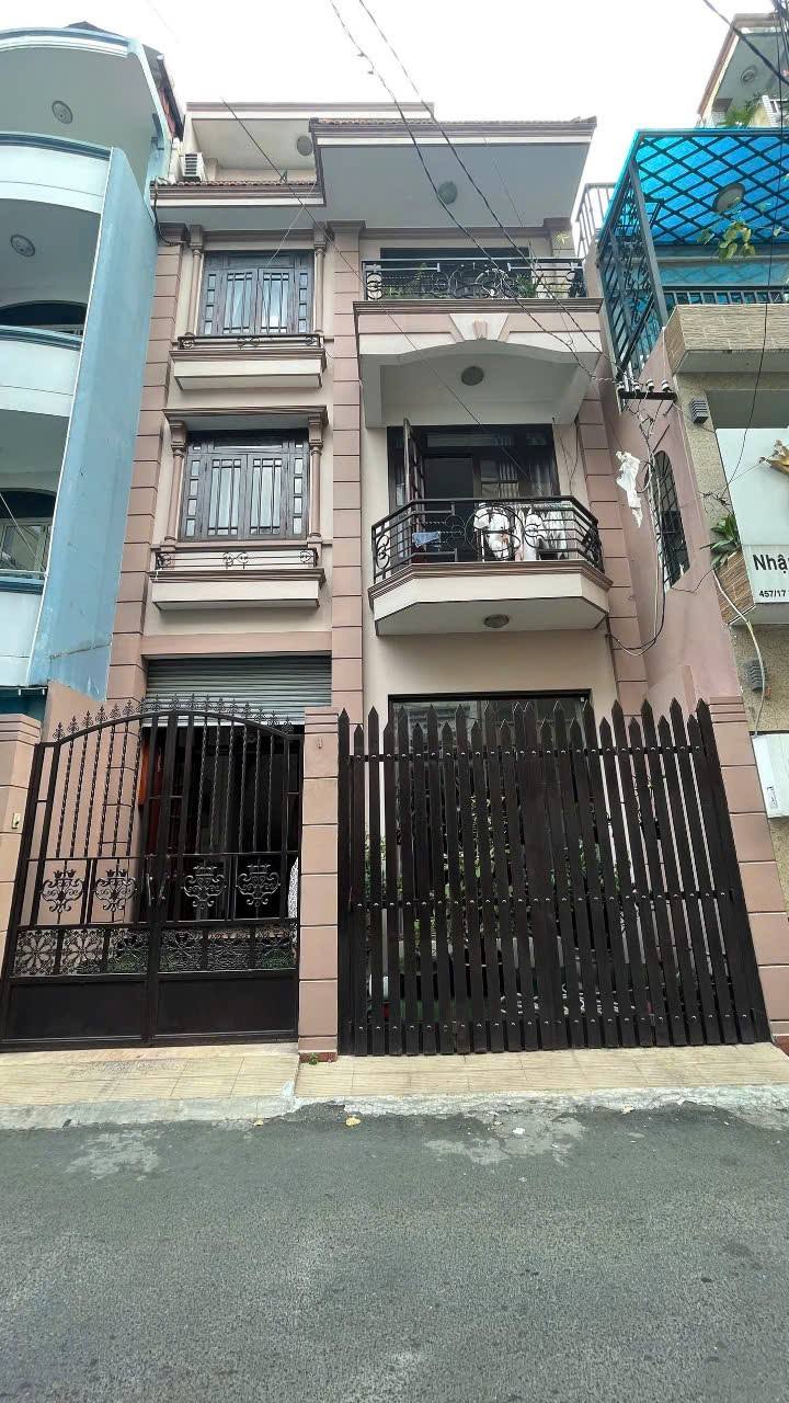 Bán Nhà 4 Tầng Đường Trần Hưng Đạo, Quận 1, HCM - Giá Chỉ 32 tỷ, Vị Trí Vàng!