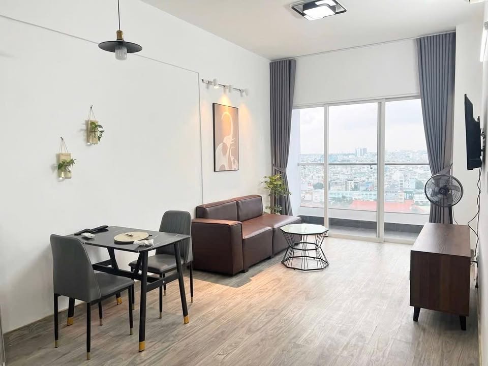Căn hộ Charmington La Pointe quận 10, 50m² giá 17 triệu - Tiện ích đầy đủ, vị trí đẹp!