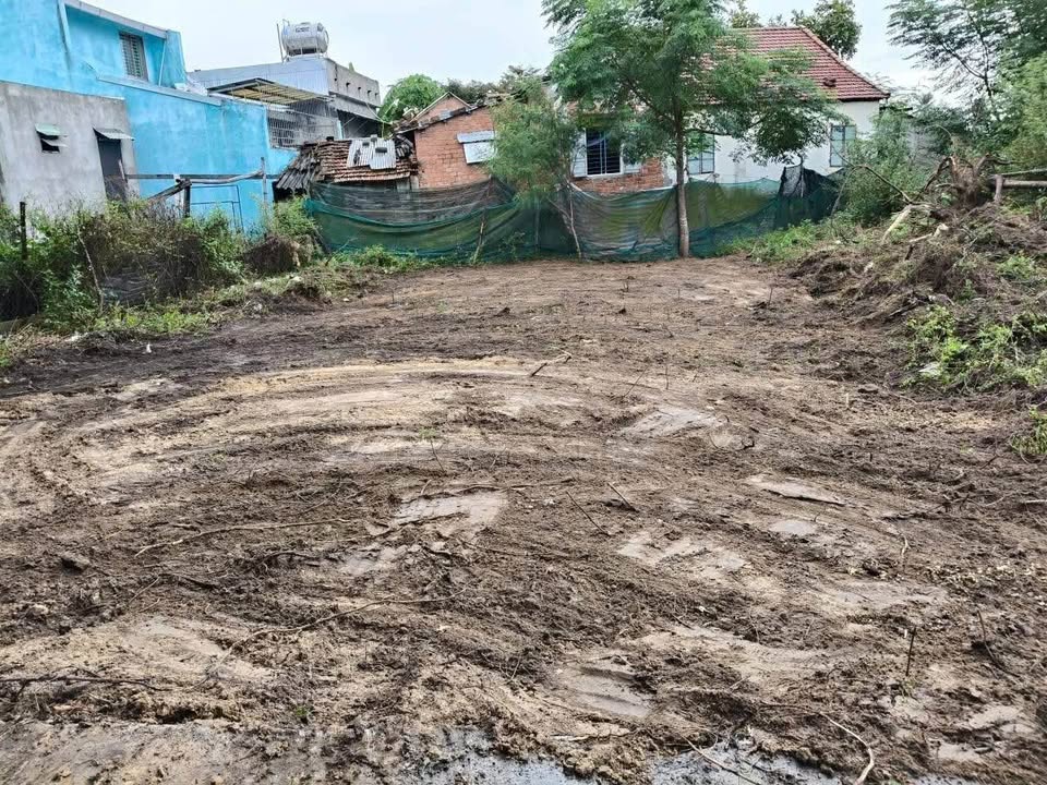 Đất thổ cư tại thôn Nam Sơn, Hòa Tiến 100m² - Giá 900 triệu, cơ hội đầu tư tuyệt vời!