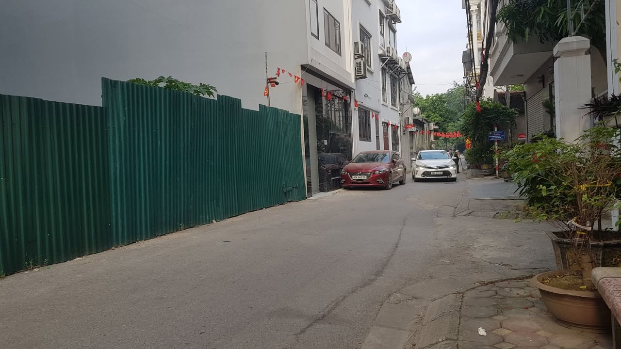 Đất nền Việt Hưng Long Biên 50m² giá 11 tỷ - Sổ đỏ chính chủ, ô tô vào tận nơi!