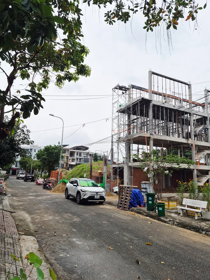 Bán gấp mặt tiền đường Lê Văn Việt 72m² giá 7 tỷ - Cơ hội đầu tư vàng!