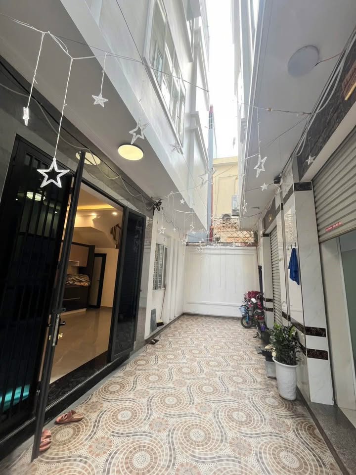 Nhà phố Thiên Lôi, Hải Phòng 40m² giá 2.79 tỷ - Gara ô tô 30m, tiện ích đầy đủ!