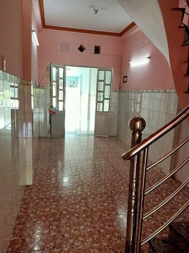 Nhà mặt tiền tỉnh lộ 10, Đức Hòa Hạ 72m² giá 4.5 tỷ - Cơ hội đầu tư hấp dẫn!