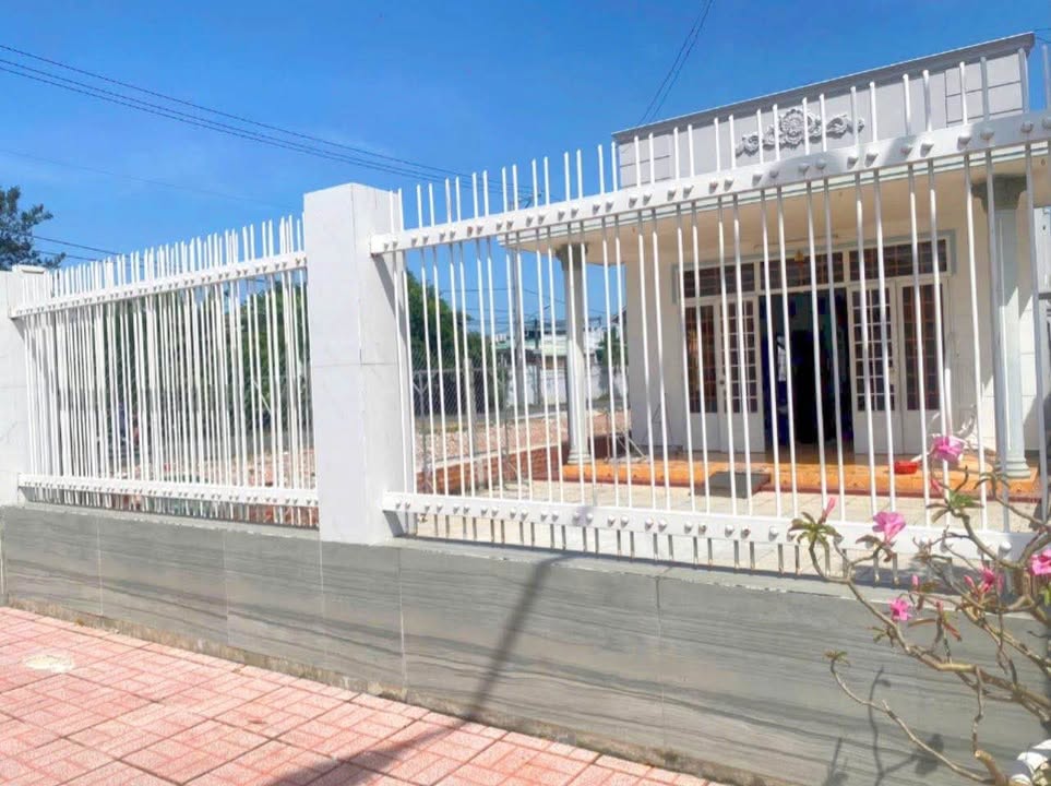 Nhà hẻm Cách Mạng Tháng 8, Hiệp Ninh 184m² giá 2.2 tỷ - Nhà còn mới, đầy đủ công năng!