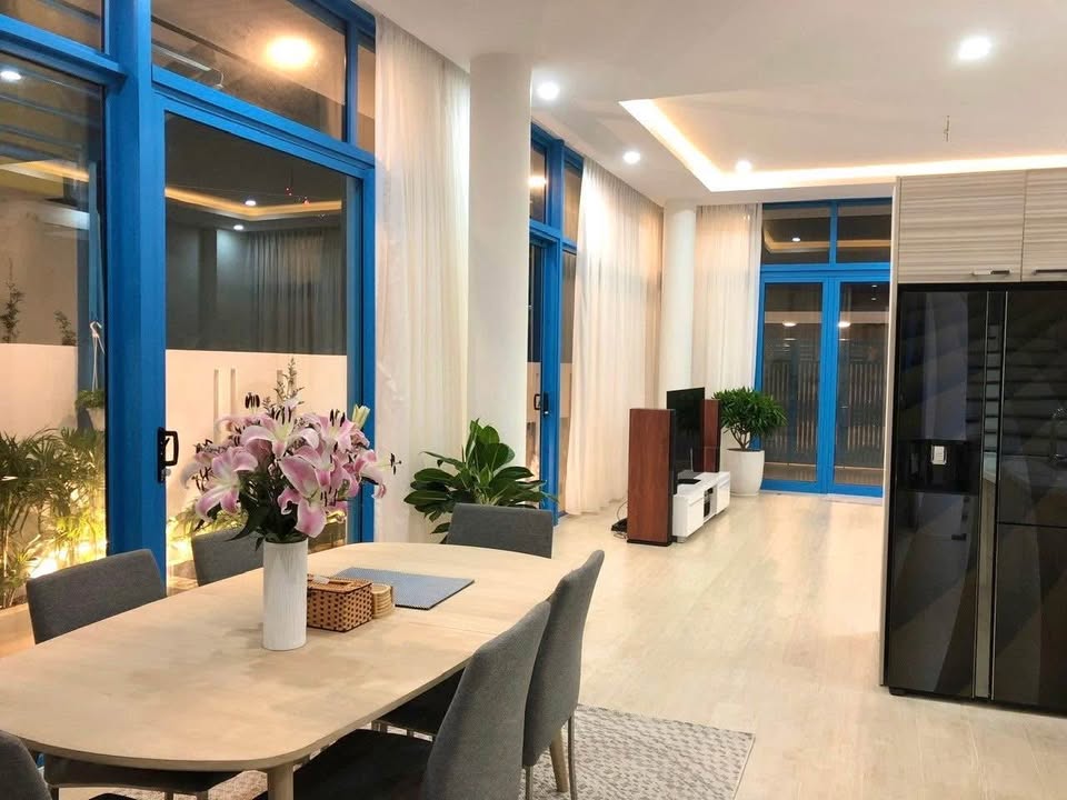 Townhouse 3 tầng Chế Lan Viên 220m² giá 22 tỷ - Thiết kế hiện đại, sân vườn