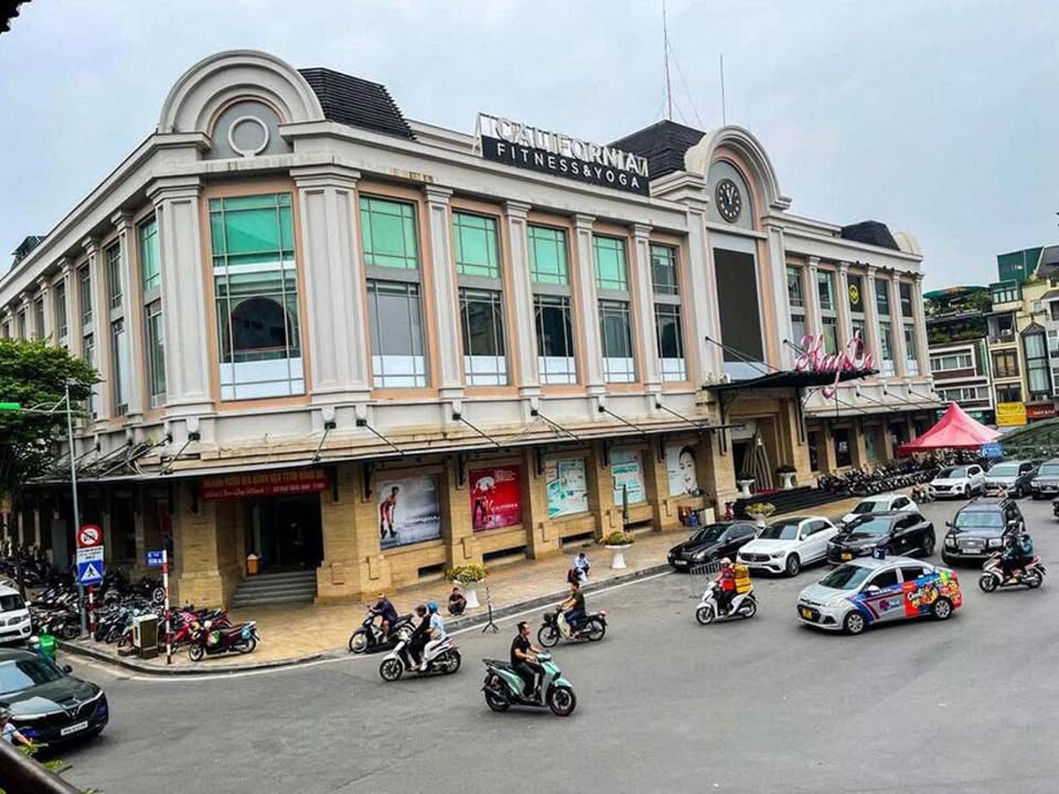 Khách sạn mặt phố Cửa Đông Hoàn Kiếm 120m² giá 70 tỷ - Cơ hội đầu tư hiếm có!