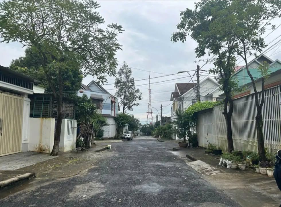 Đất thổ cư đường Trương Hán Siêu, phường Đăk Cấm 100m² - Giá 1.6 tỷ, vị trí trung tâm!