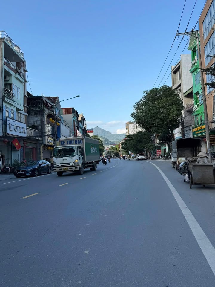 Nhà bán đường Nguyễn Thái Học, phường Minh Khai, 120m² - Vị trí kinh doanh đắc địa!