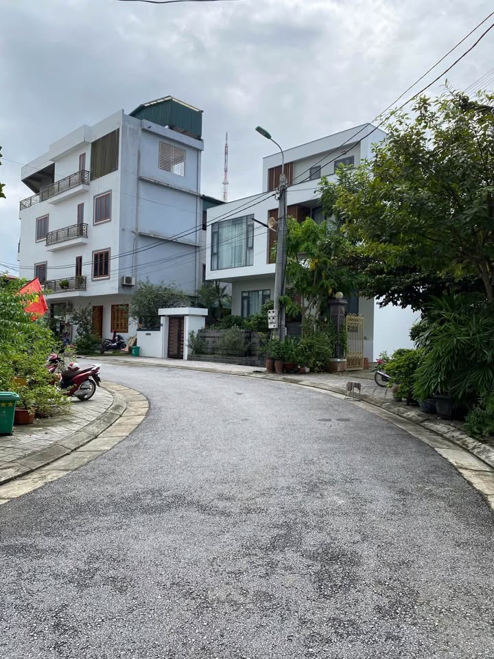 Đất thổ cư 100m² tại Phan Thiết - Giá 4 tỷ, vị trí đắc địa gần trung tâm