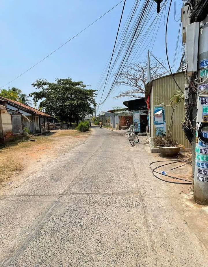 Nhà cấp 4 có sân vườn tại Hàm Thắng, Phan Thiết 306m² giá 2,2 tỷ - Địa điểm lý tưởng cho gia đình!