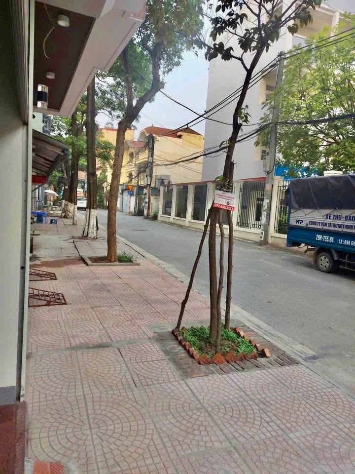 Mặt bằng kinh doanh cho thuê Nguyễn Văn Linh 35m² giá 4 triệu - Vỉa hè rộng rãi, ô tô tránh thoải mái!