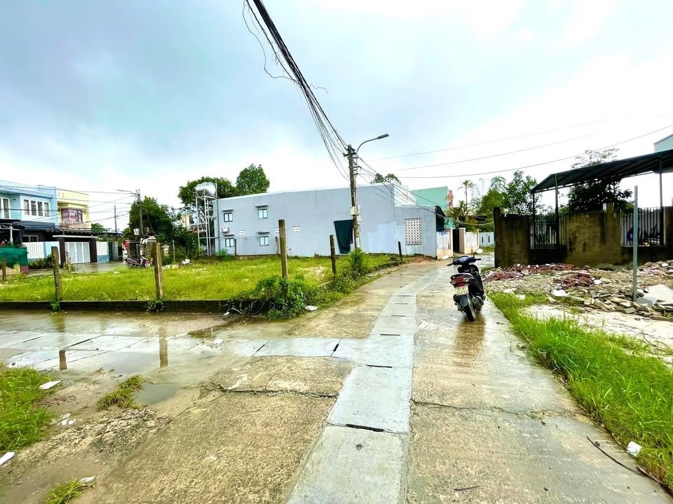 Đất góc 2 mặt kiệt ĐT605 Hòa Tiến 140m² giá 2.55 tỷ - Vị trí đắc địa kinh doanh!