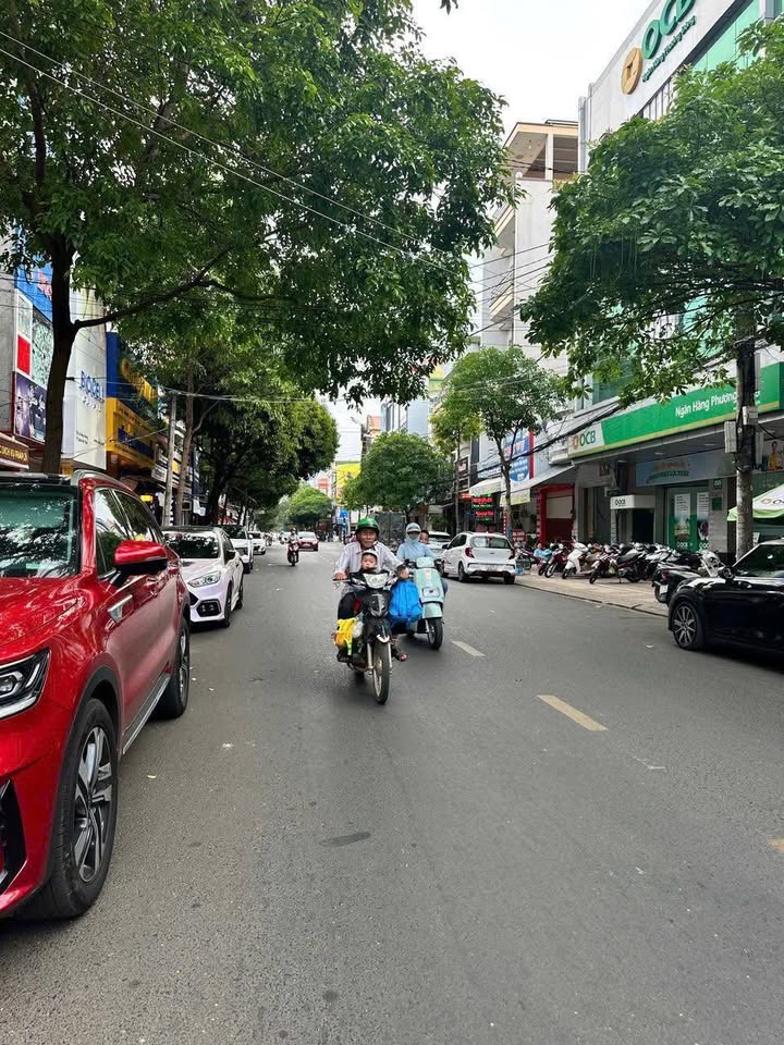 Nhà phố Buôn Ma Thuột 114.21m² giá 12.39 tỷ - Vị trí trung tâm, kinh doanh đắc địa!