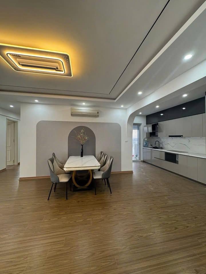 Chung cư CT10 Việt Hưng 120m² giá 12 triệu - Sẵn sàng cho thuê ngay!